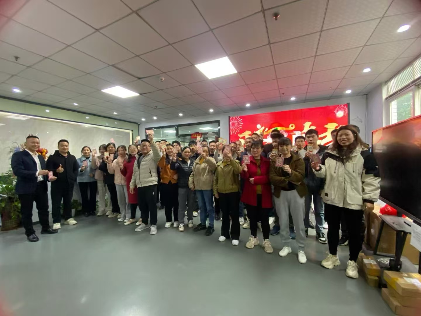 Shenzhen Cuhub는 스마트 디스플레이 혁신을 주도하기 위해 업그레이드 된 시설을 공개합니다.